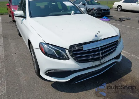 2017 Mercedes-Benz E 300 4Matic z USA, uszkodzony, nr VIN WDDZF4KB5HA197075